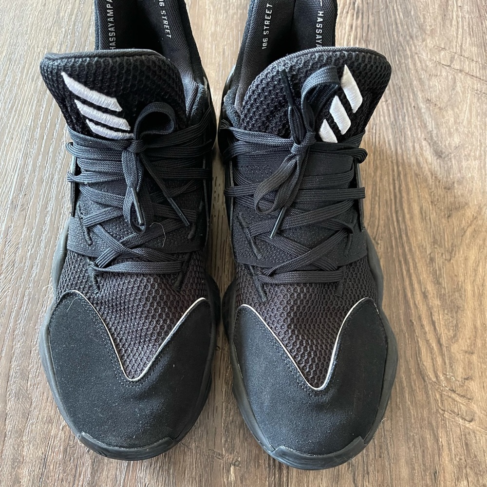 ADIDAS lightstrike vol 4